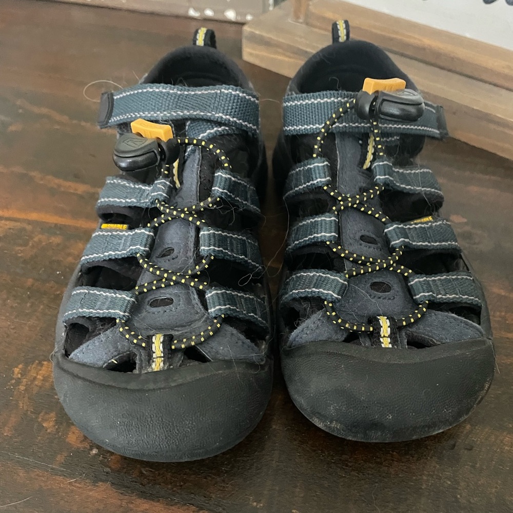 Boys Keen Sandals 12
